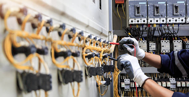 Professional Electrician technician working in Northwest Harbor, NY